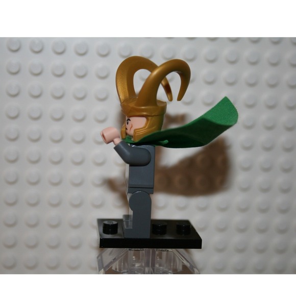LEGO Loki Minifigure sh033a Marvel Avengers Gray Suit Green Cape Gold Scepter - Picture 4 of 8